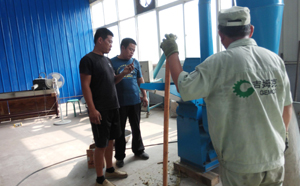 河北保定客戶試機(jī)秸稈粉碎機(jī) 河北保定客戶試機(jī)秸稈粉碎機(jī)